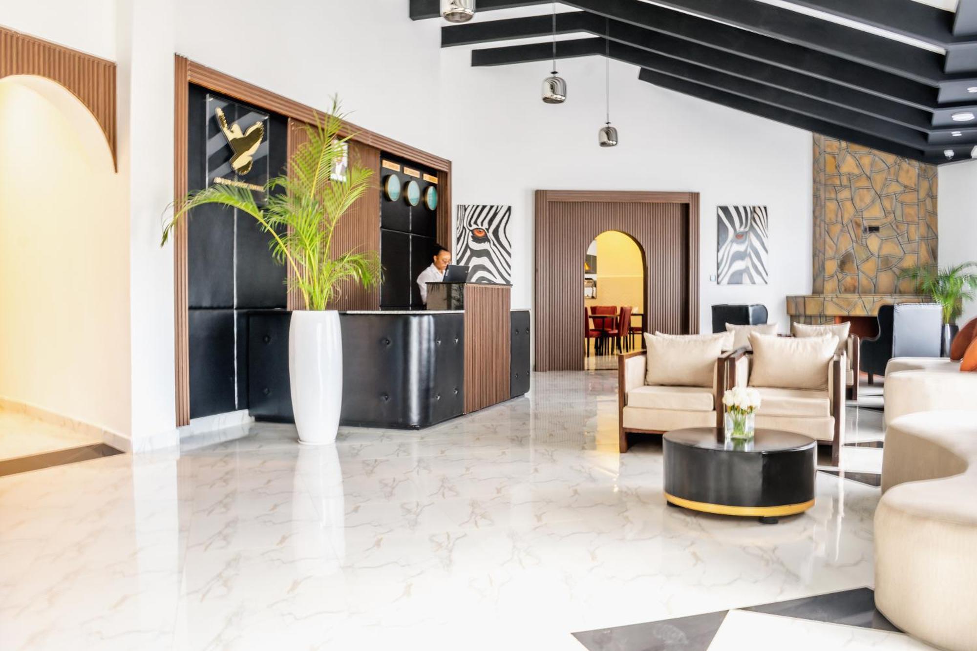Avian Court Penthouse Aparthotel Naivasha Ngoại thất bức ảnh