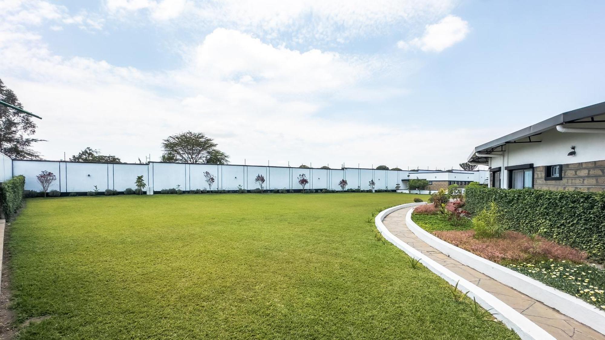 Avian Court Penthouse Aparthotel Naivasha Ngoại thất bức ảnh
